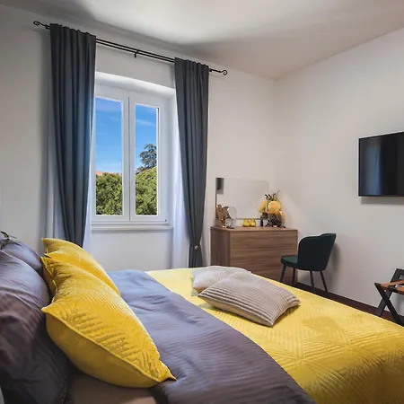 Lux Maximus Apartment Pula Exterior photo