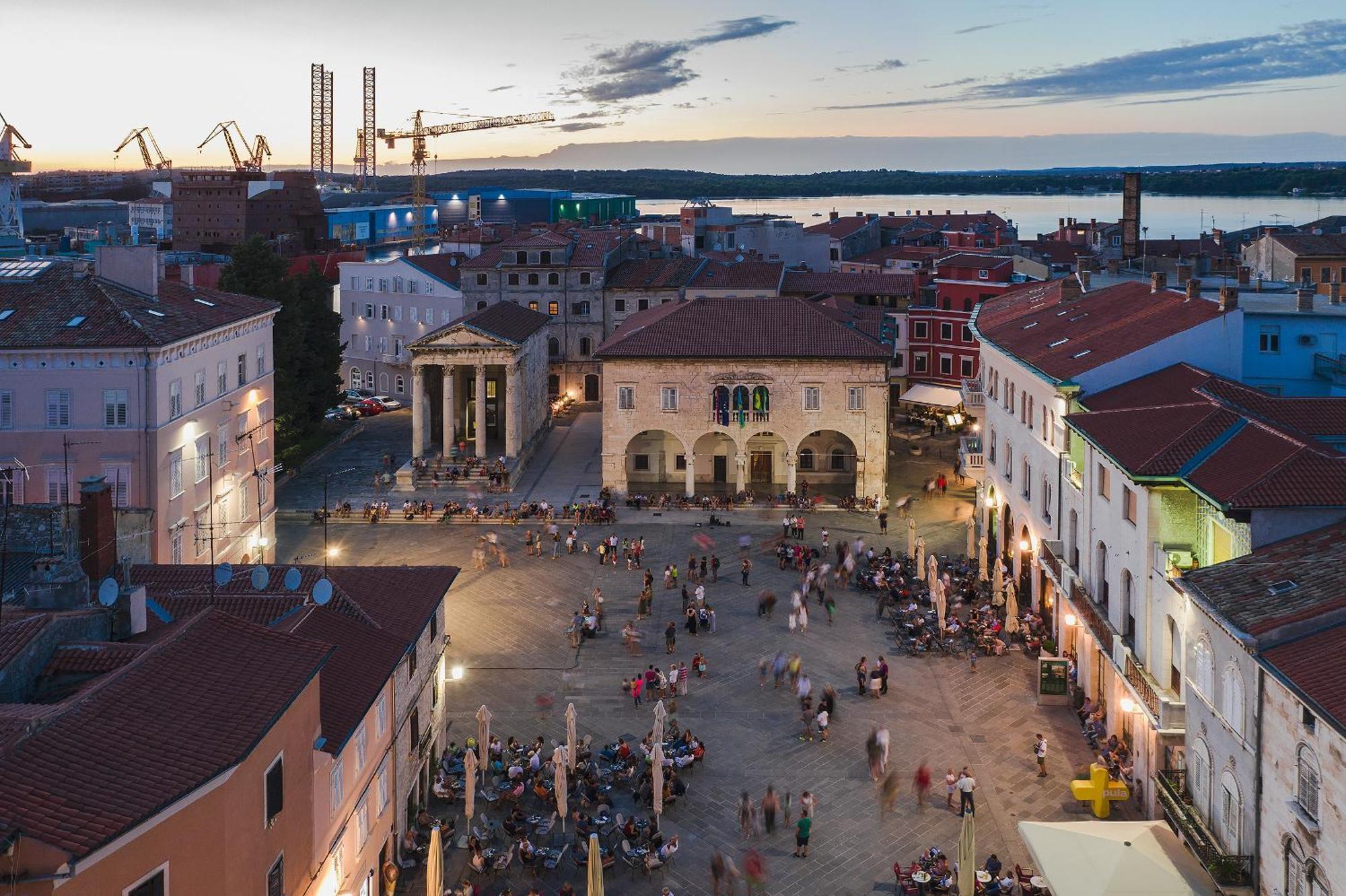 Lux Maximus Pula